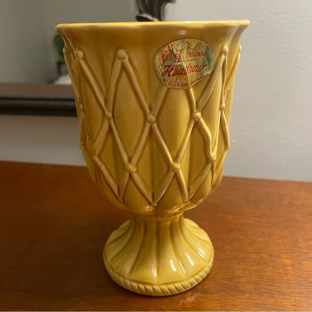 Vintage Heathrow By Brody N-400 Harvest Yellow Pedestal Planter Vase MCM 6”